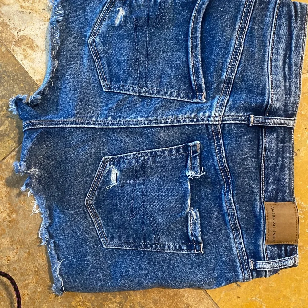 American Eagle Outfitters Ripped Indigo Jean Shorts - Picture 2 of 3
